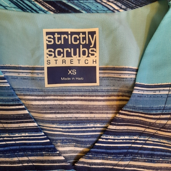 Strictly scrubs striped scrubs top sz XS NWT *J - Picture 3 of 5